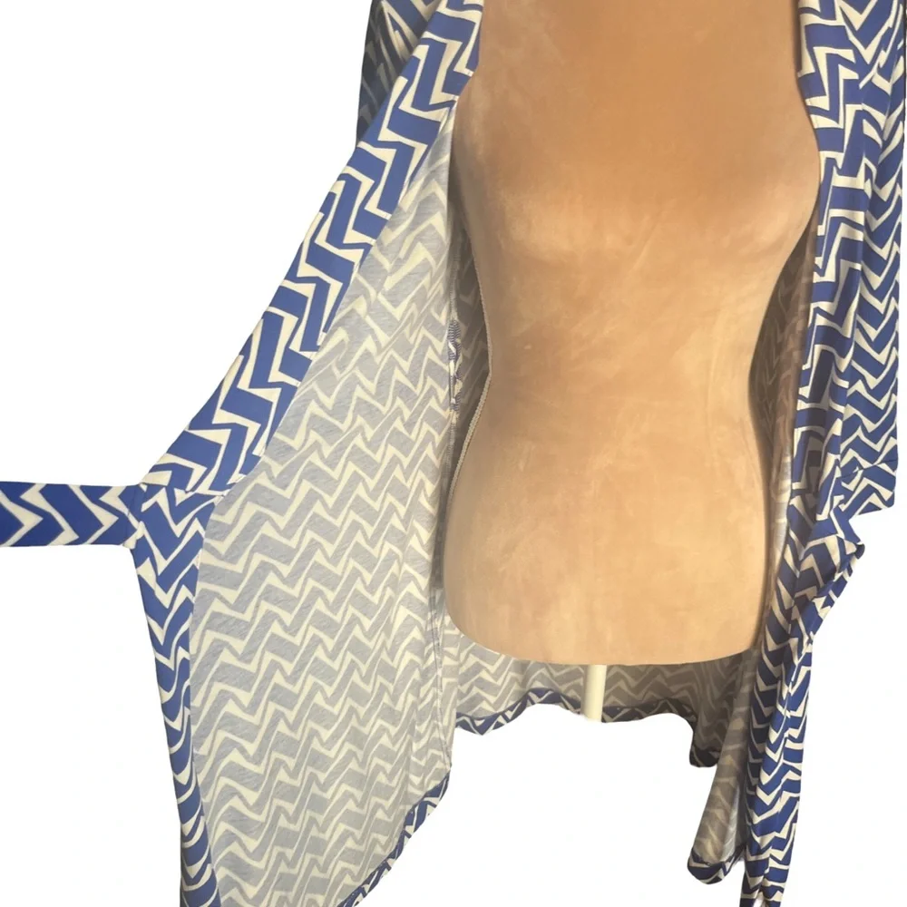 Diane Von Furstenberg Julian Blue and White Geometric Pattern Mini Wrap Dress - Picture 7 of 10